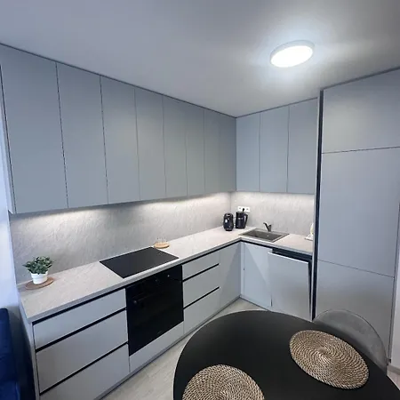 Royal Blue Parking Free Apartment *